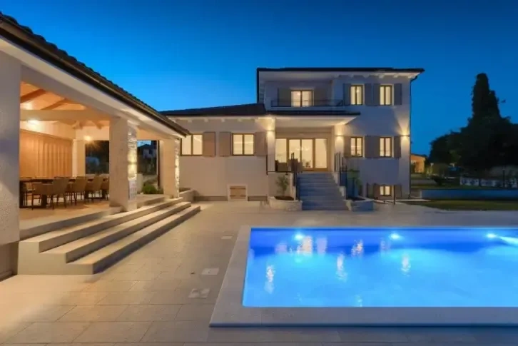 Magnificent villa with a pool of 438 sq.m on the island of Istria