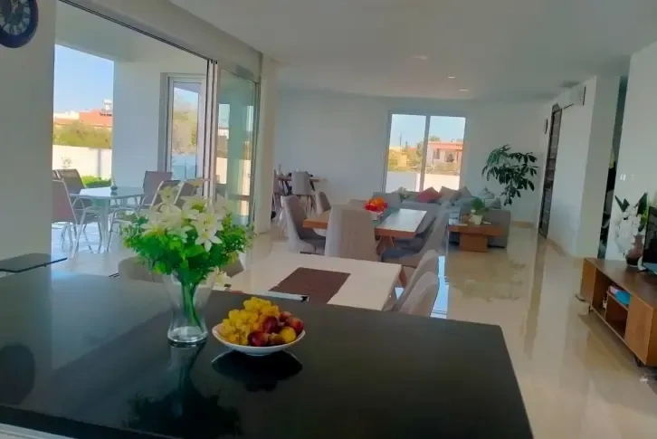 Modernes Haus 210 m2 in Famagusta