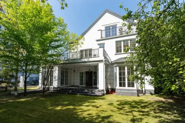 مسكن بمساحة 506 m2 في وسط وارسو