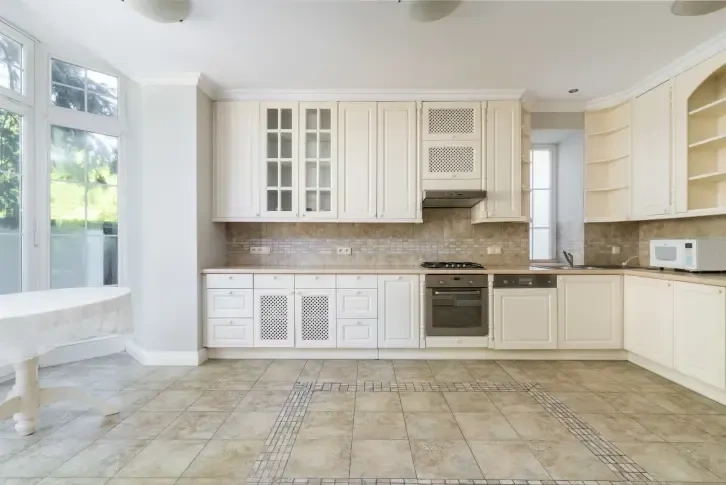 مسكن بمساحة 506 m2 في وسط وارسو