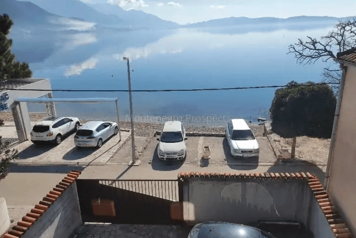 فيلا مع حديقة وكراج على الصف الأول من البحر في بيجيلا