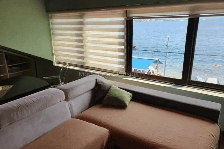 فيلا مع حديقة وكراج على الصف الأول من البحر في بيجيلا