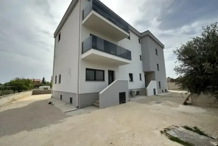 Wohnung 145 m2 10 Minuten von der Uferpromenade, auf der Insel der Geschichte