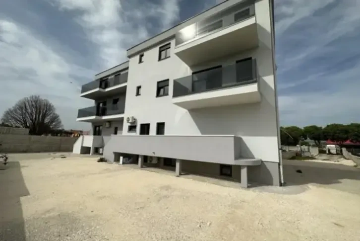 Wohnung 145 m2 10 Minuten von der Uferpromenade, auf der Insel der Geschichte