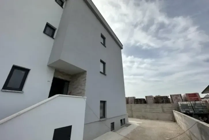 Wohnung 145 m2 10 Minuten von der Uferpromenade, auf der Insel der Geschichte