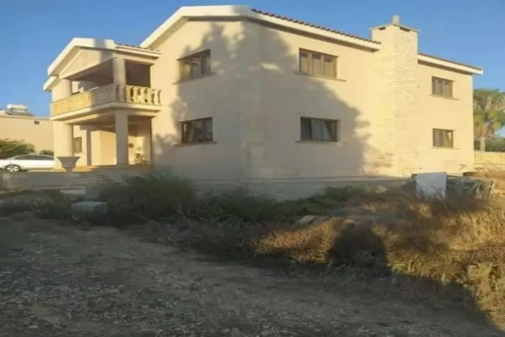 Wunderschöne Villa mit 330 m2 in Sotira in der Nähe von Ayia Napa