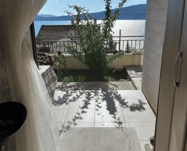 Квартира 33 м² с террасой в Херцег-Нови