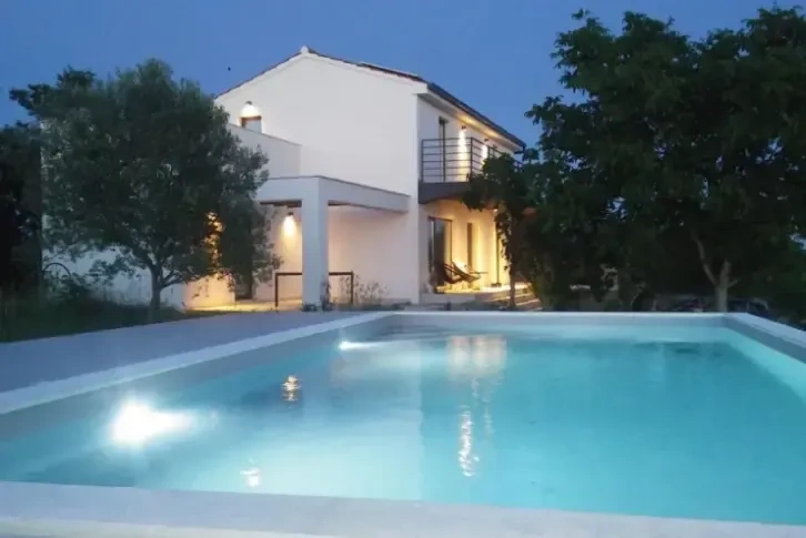 Villa con ampio giardino a Crni, Croazia