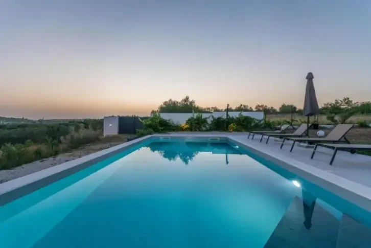 Villa con ampio giardino a Crni, Croazia