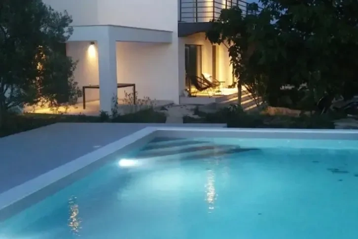 Villa con ampio giardino a Crni, Croazia