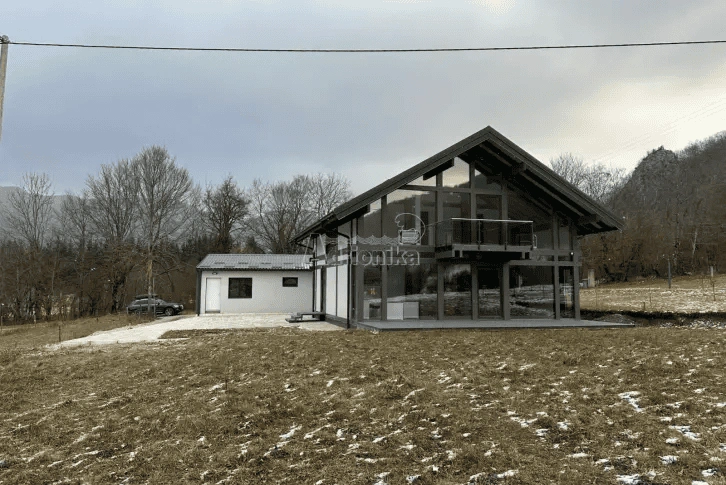 Magnificent 4+1 villa in the quiet village of Drijenak, Kolasin