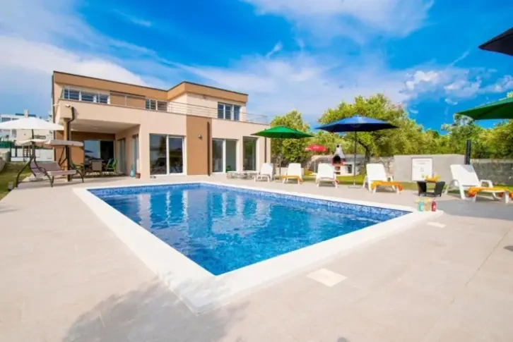 Prächtige Villa mit Panoramablick auf das Meer von 250 m² auf der Insel Geschichte