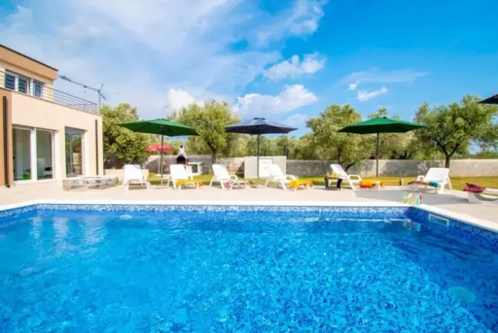 Prächtige Villa mit Panoramablick auf das Meer von 250 m² auf der Insel Geschichte