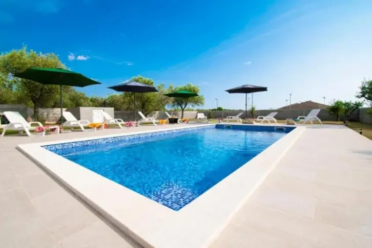 Prächtige Villa mit Panoramablick auf das Meer von 250 m² auf der Insel Geschichte