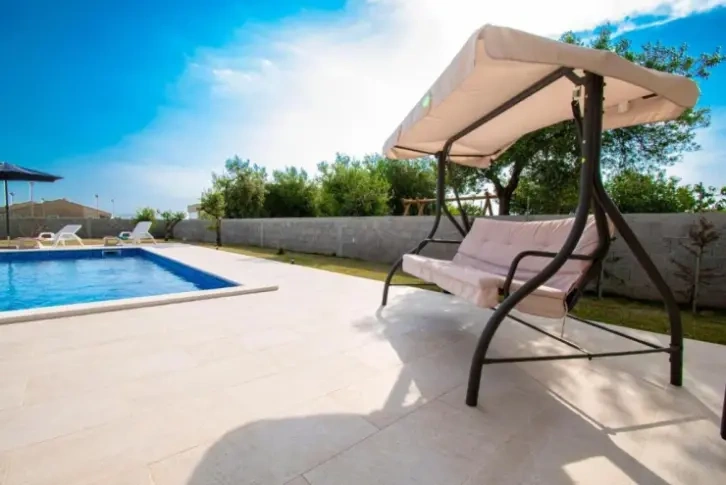 Prächtige Villa mit Panoramablick auf das Meer von 250 m² auf der Insel Geschichte