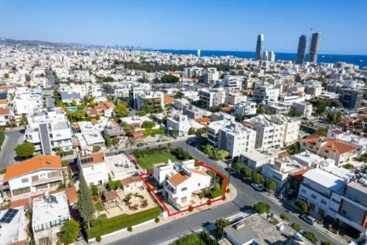 Komfortables Haus mit 370 m2 in Nikosia