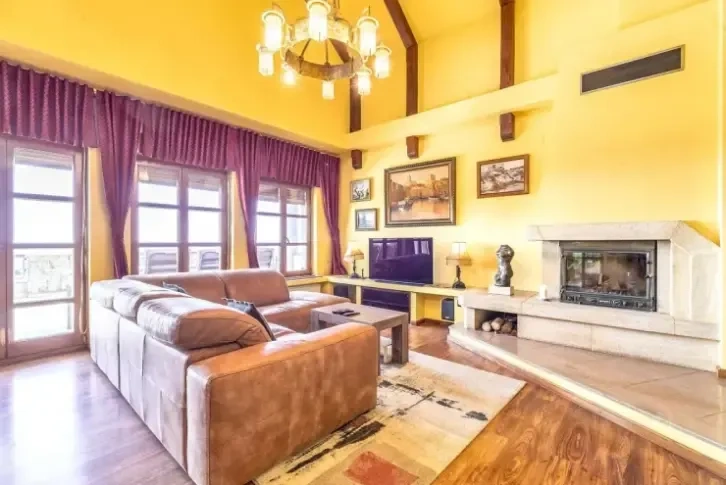 Villa com garagem fechada e terraço em Zagreb - 670.000 €