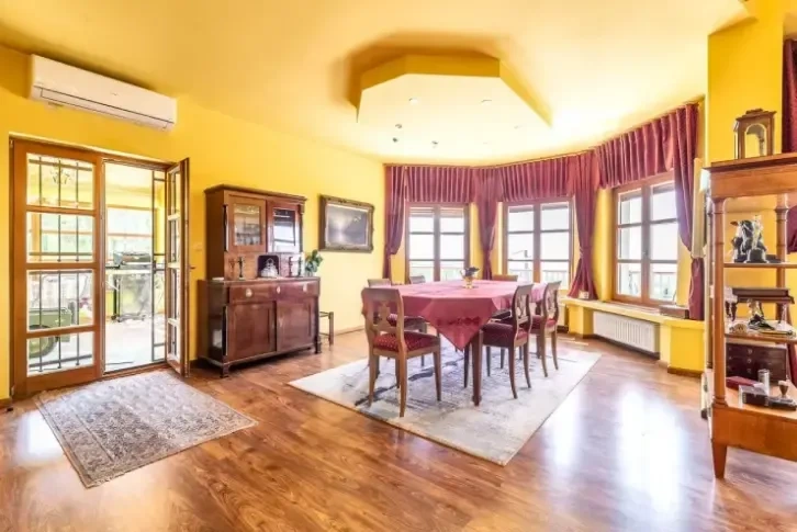 Villa com garagem fechada e terraço em Zagreb - 670.000 €