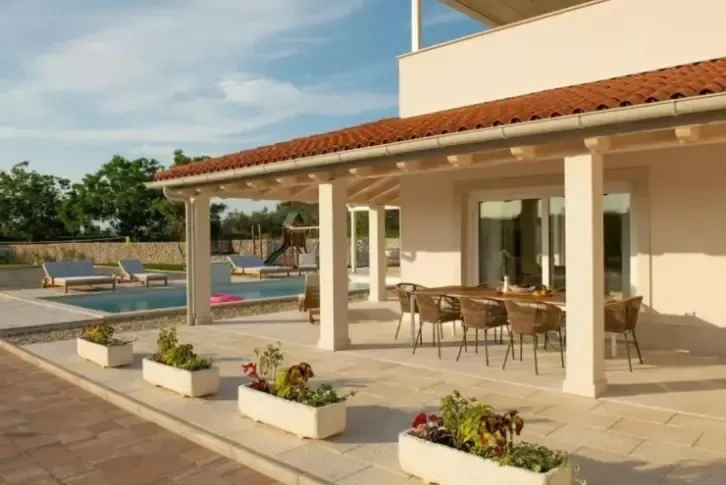 Luxury villa in the vicinity of the city of 320 sq.m in Istra, Croatia