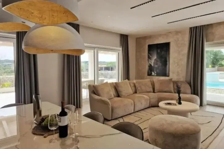 Luxury villa in the vicinity of the city of 320 sq.m in Istra, Croatia