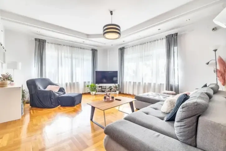 Вилла с террасой и летней кухней в Самоборе, Загреб