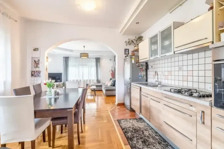 Вилла с террасой и летней кухней в Самоборе, Загреб