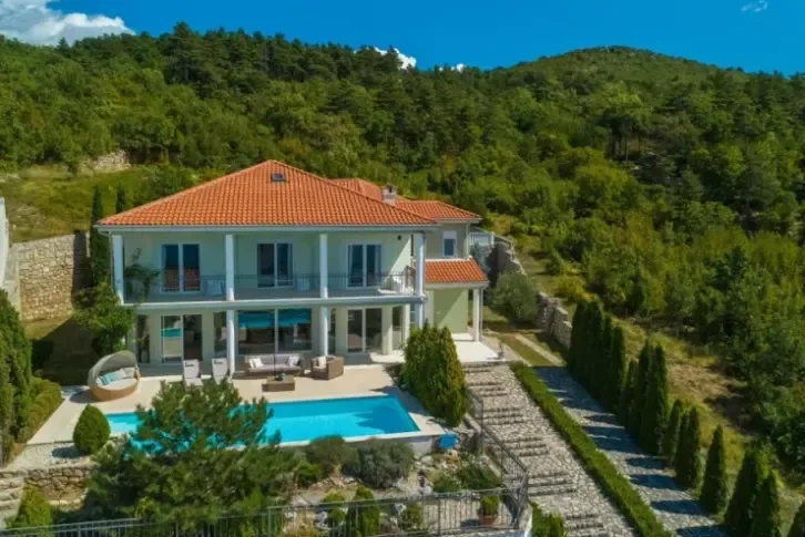 Luxury villa of 550 sq.m with swimming pool and sea view in Crikvenica