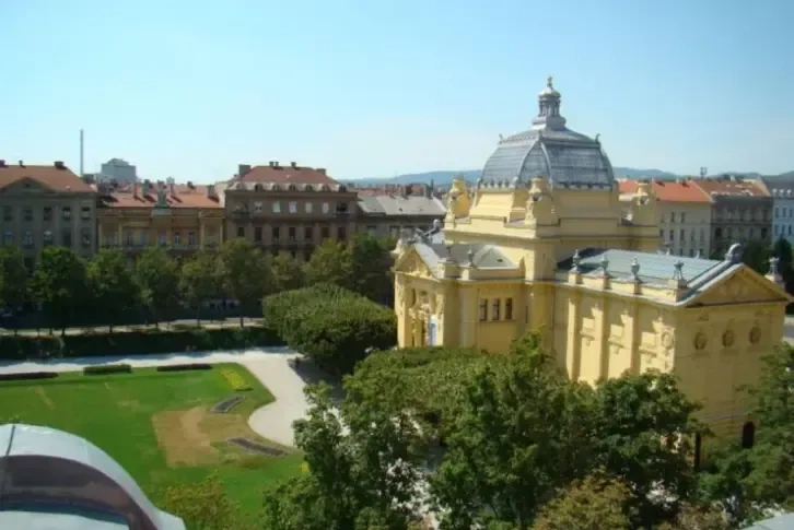 Apartamento con vista panorámica en la Plaza Tomislav, Zagreb