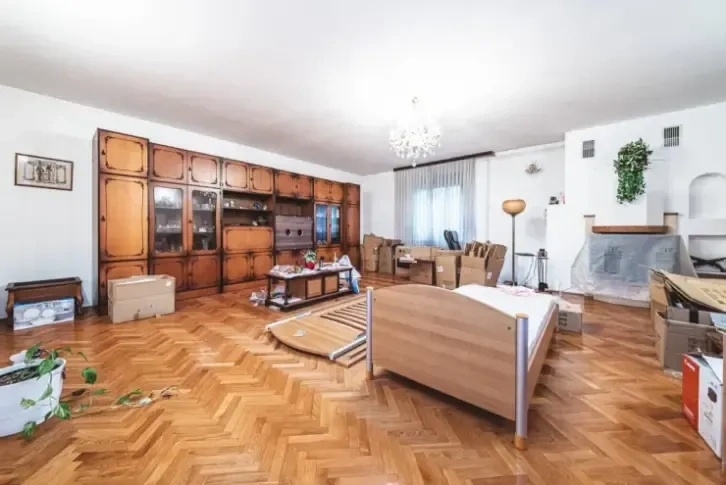 Villa 4+1 in the prestigious Botinec area of Zagreb