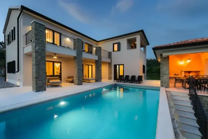 Villa overlooking the sea and vineyards, Bouillet