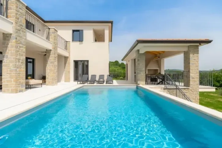 Villa overlooking the sea and vineyards, Bouillet