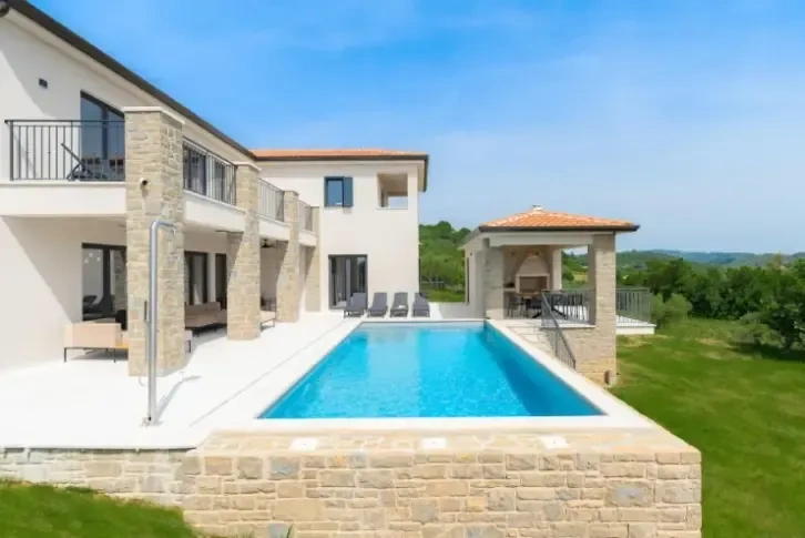 Villa overlooking the sea and vineyards, Bouillet