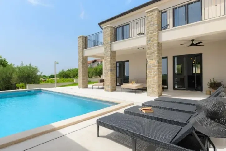 Villa overlooking the sea and vineyards, Bouillet