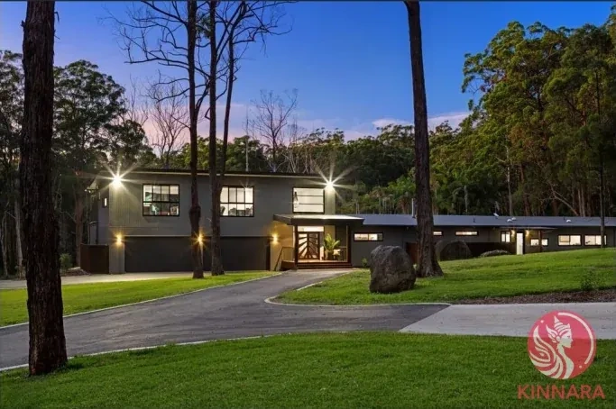 Spacious 800 m2 villa in the Diamond Mountain area of the Gold Coast suburb