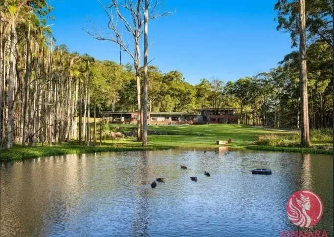 Gold Coast banliyölerinde Diamond Mountain bölgesinde şık 4+1 villa