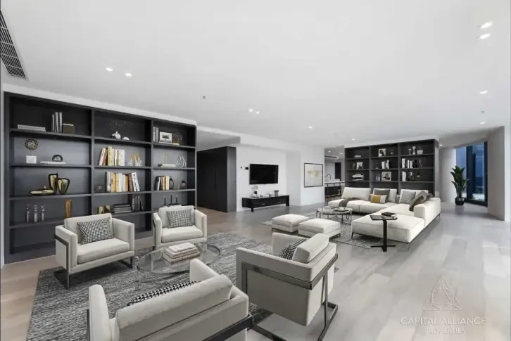 Spacious 320 m2 penthouse in the coastal part of Melbourne