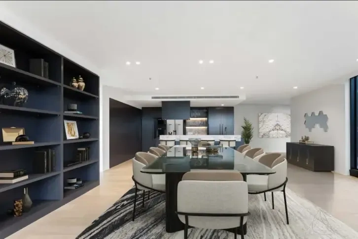 Spacious 320 m2 penthouse in the coastal part of Melbourne