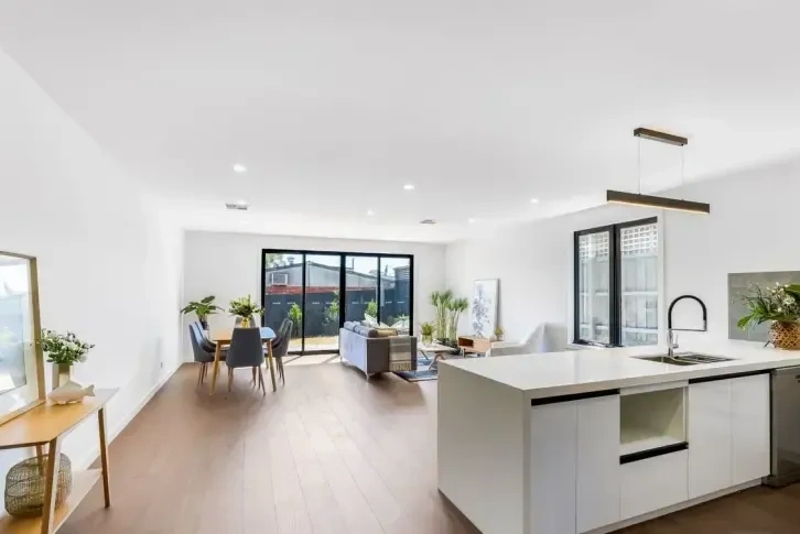 Contemporary 310 m2 villa with a well-thought-out layout in Melbourne