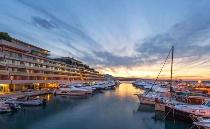 Apartment in a prestigious 5 star resort near Split