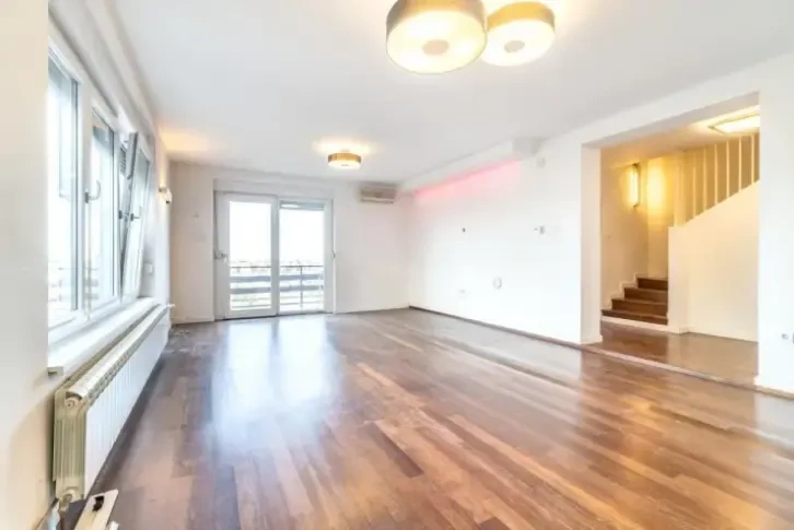 Large semi-detached house 410 m2 in Zagreb, Croatia