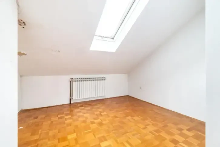 Large semi-detached house 410 m2 in Zagreb, Croatia