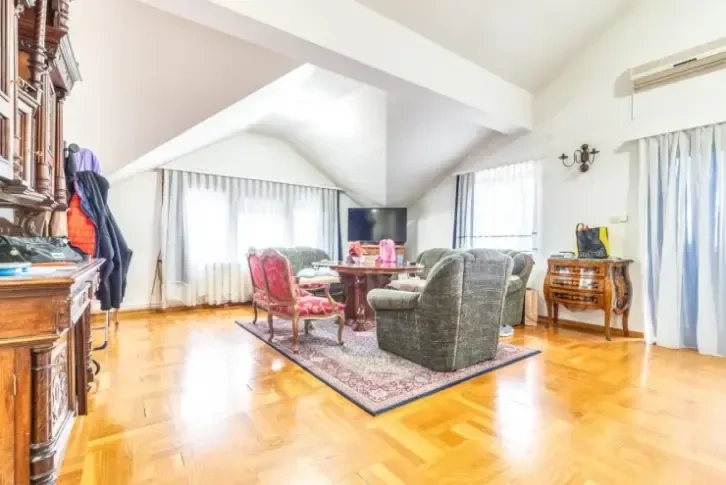 Geräumiges Haus von 816 m², neben dem Park in Zagreb, Kroatien.