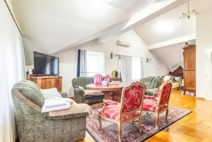 Geräumiges Haus von 816 m², neben dem Park in Zagreb, Kroatien.