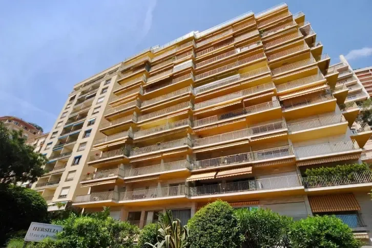 Apartamento de 110 m2 con vistas al mar en la Residencia Hersilia, Mónaco