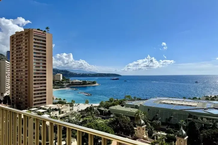 Apartamento de 110 m2 con vistas al mar en la Residencia Hersilia, Mónaco