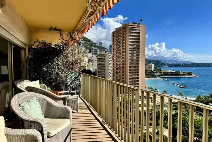 Apartamento de 110 m2 con vistas al mar en la Residencia Hersilia, Mónaco