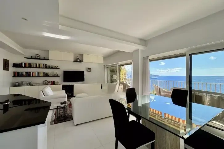 110 m2 apartment with sea view in Hersilia Residence, Monaco