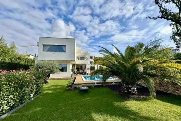 Villa 155 m2 on the first line by the sea in Rijeka