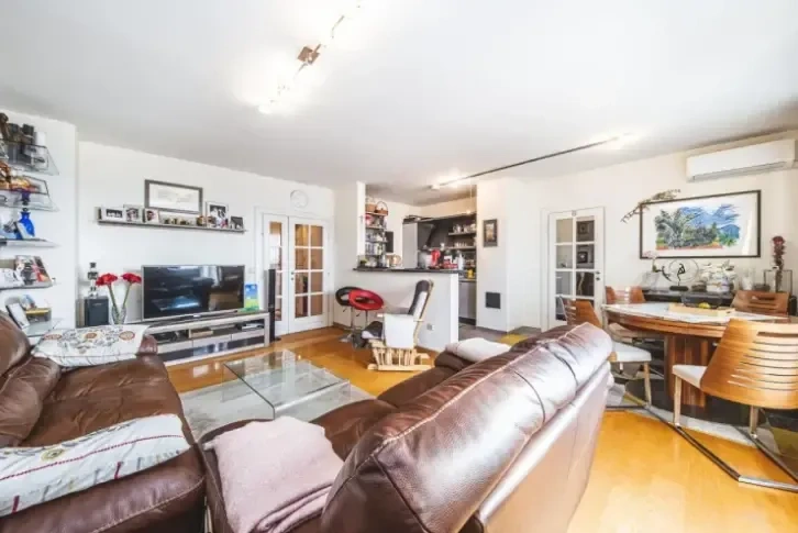 Bright two-level apartment 4+1 in Zagreb