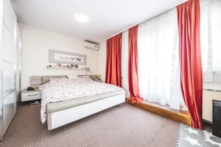 Bright two-level apartment 4+1 in Zagreb